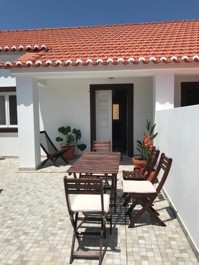 Azenhas Do Mar Roadside House *
