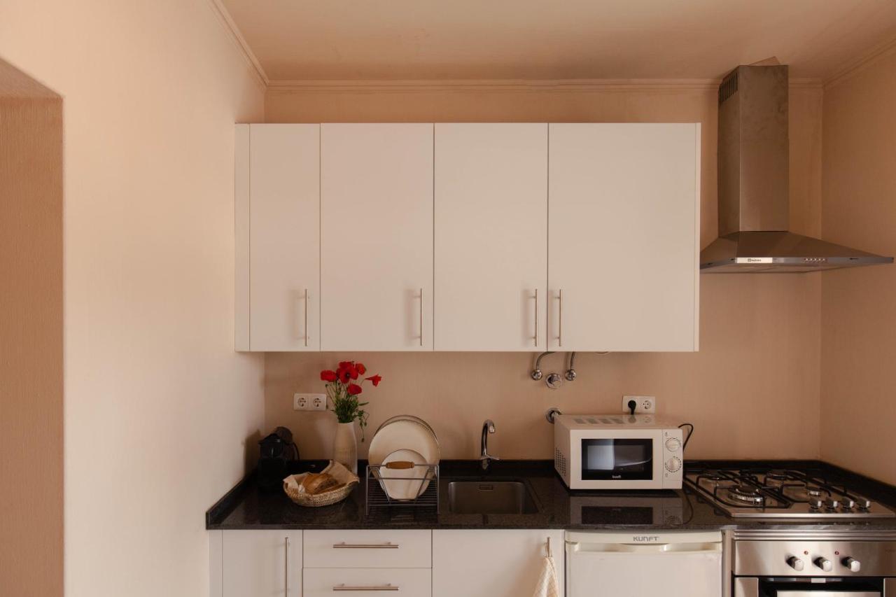 Azenhas Do Mar Roadside House Holiday home *