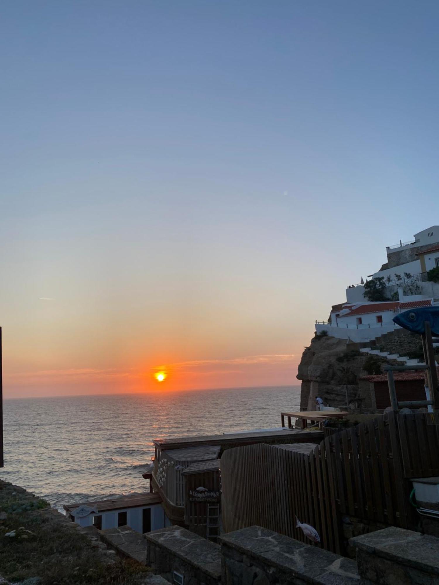 Azenhas Do Mar Roadside House