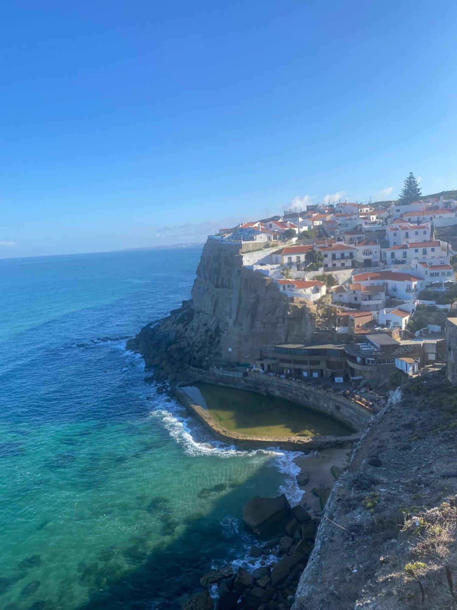 Azenhas Do Mar Roadside House * Colares